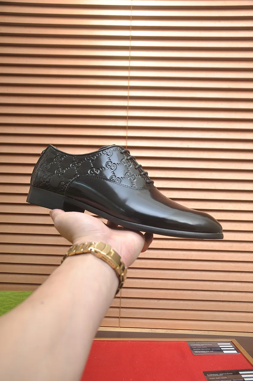 Men's shoes💰500💶Italy's top luxury men's shoe giant (GUCCI) (Gucci) (full cowhide lining) new arrival🍃Original European style🔰 Pleasant to the eye😍In order to make the shoes more durable and non-deformable🌀The production continues to follow traditional methods but there is still no lack of innovation💪Choose original sheepskin for the leather♻️ Smooth and natural And extra bright ⭐Made of imported cowhide, the first choice of rich people 38-45 (45 customized)